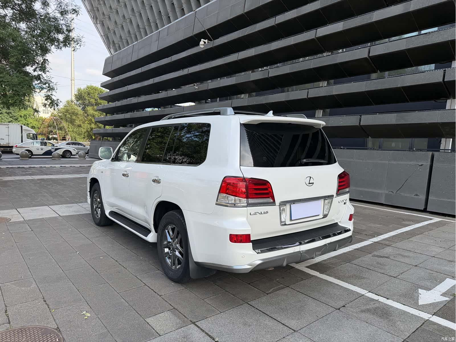 Lexus LX, 2011 8