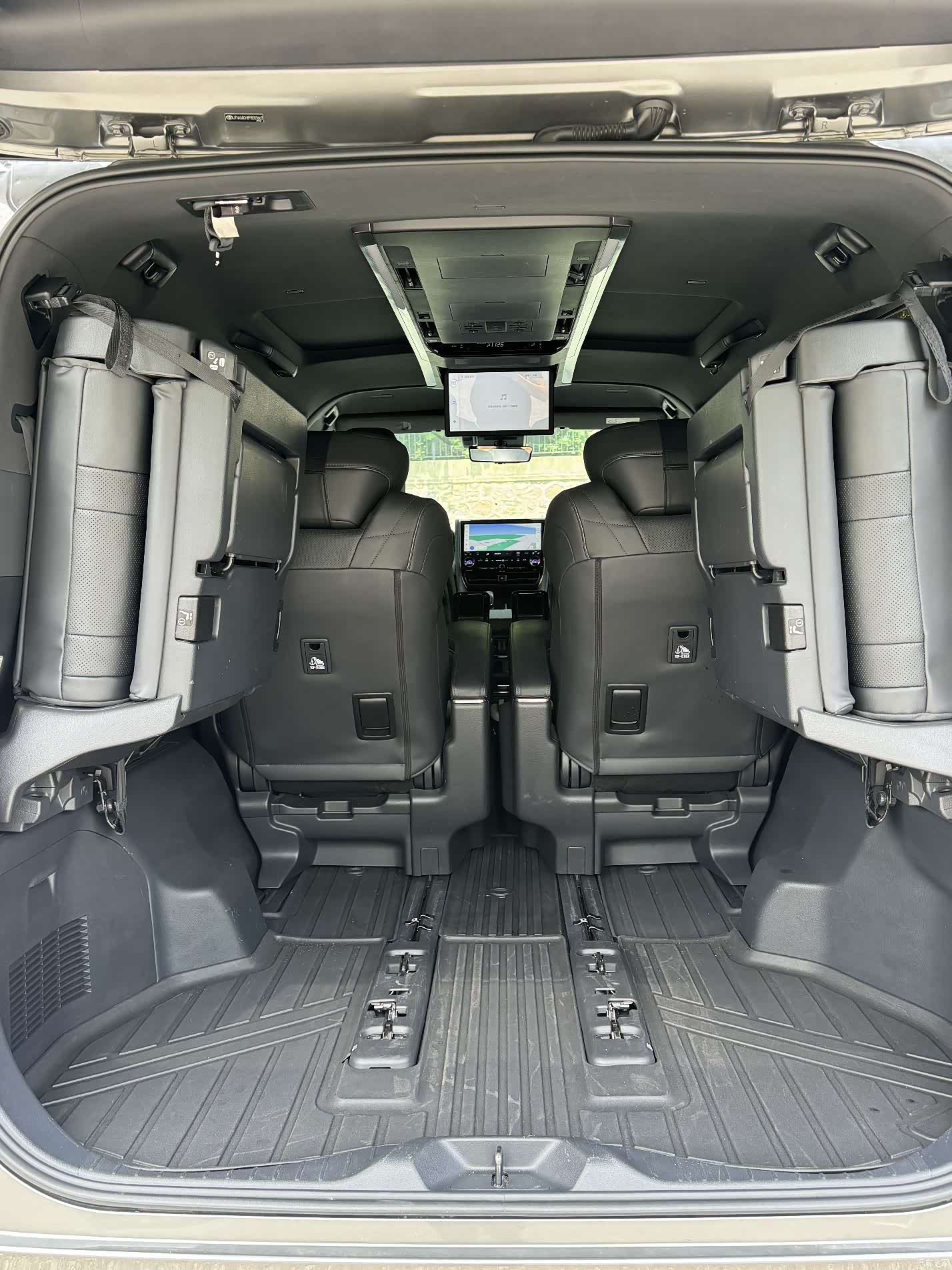 Toyota Alphard, 2024 7
