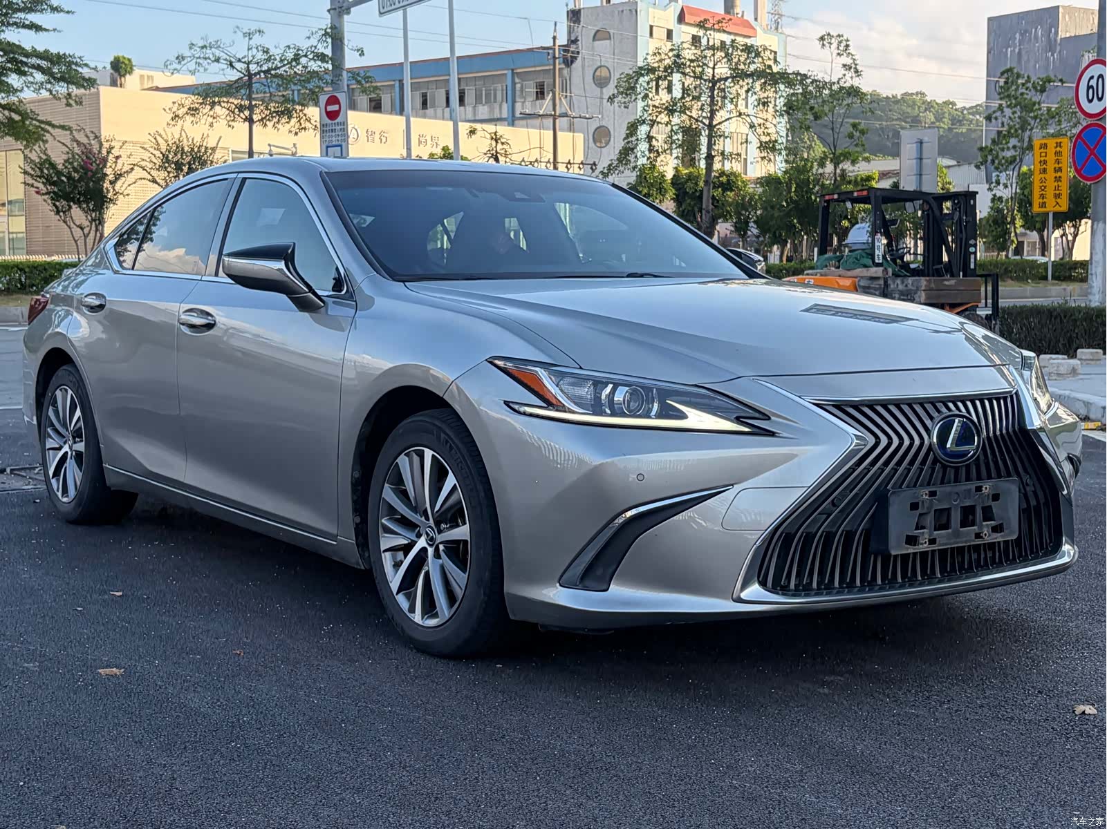 Lexus ES, 2021 3