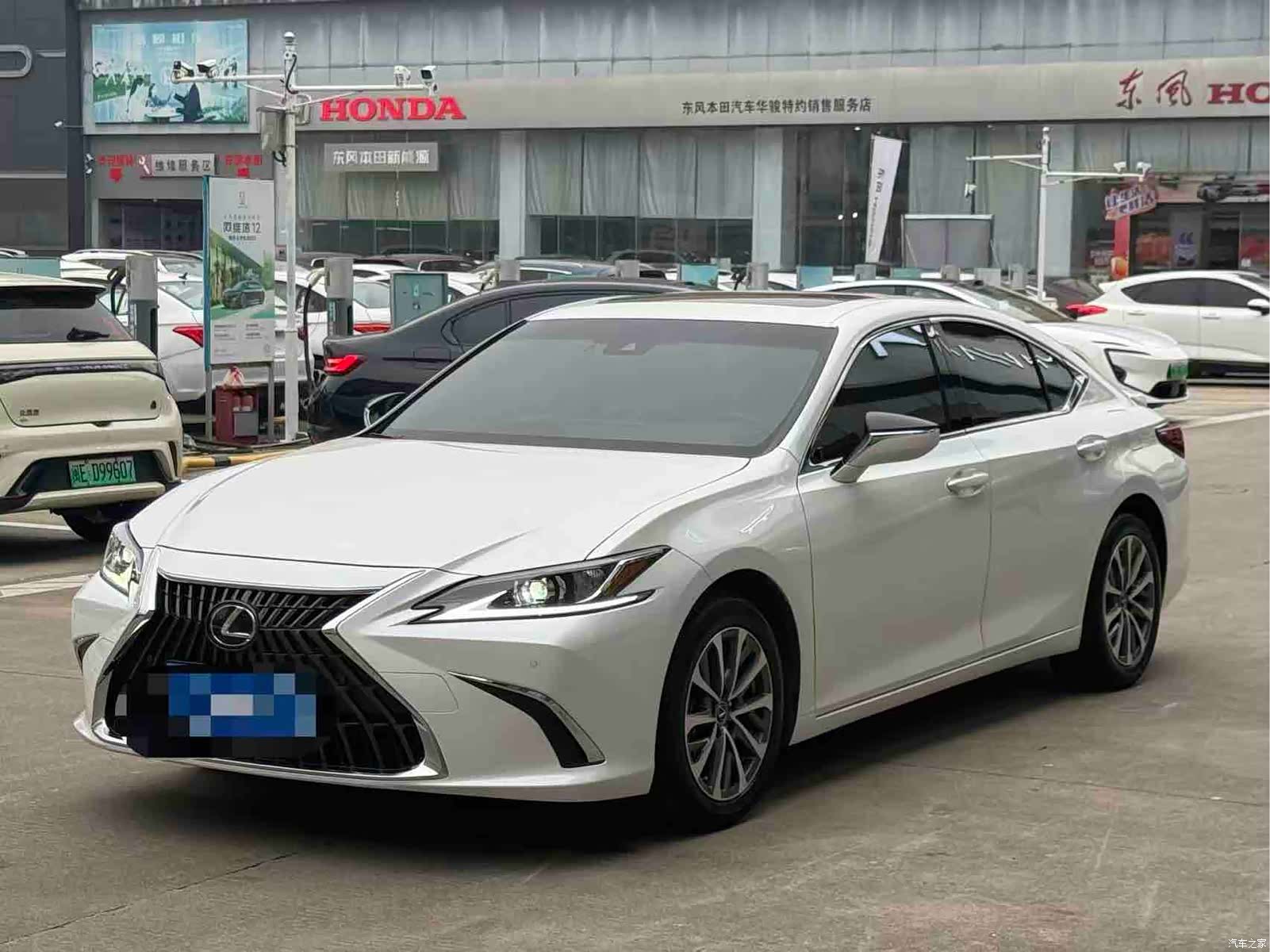 Lexus ES, 2024 3