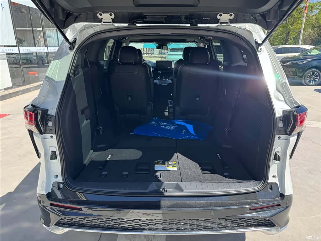Toyota Granvia, 2026 14