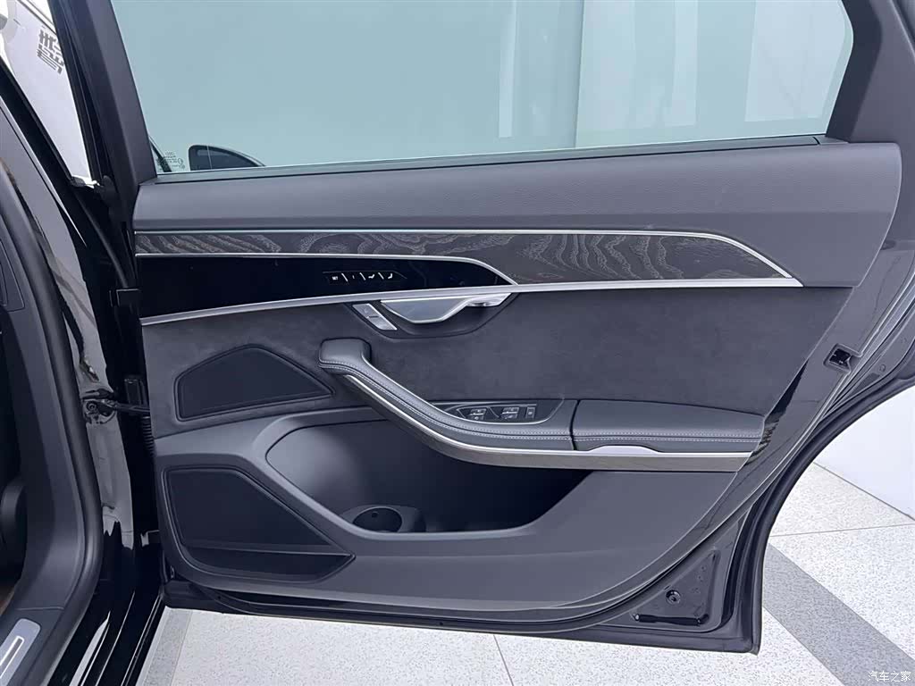 Audi A8L, 2022 29