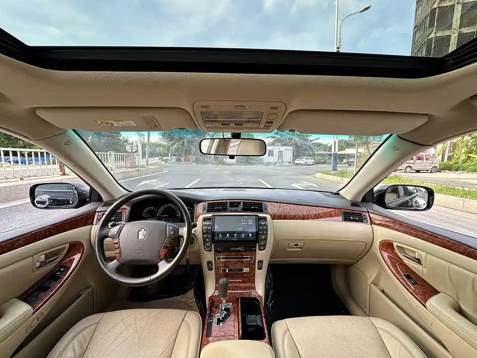 Toyota crown