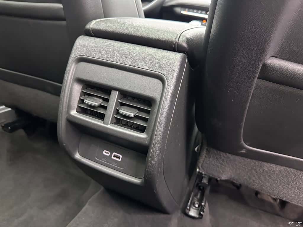 Cadillac XT4, 2022 24
