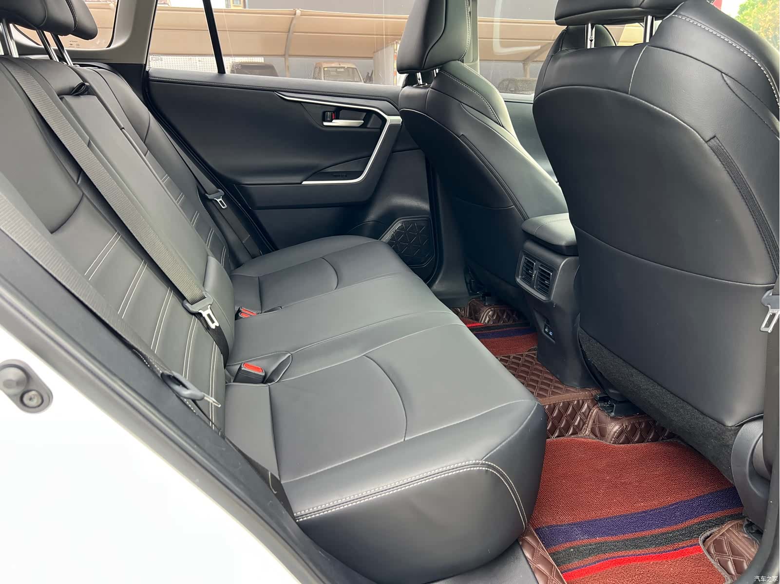 Toyota Wildlander, 2022 11