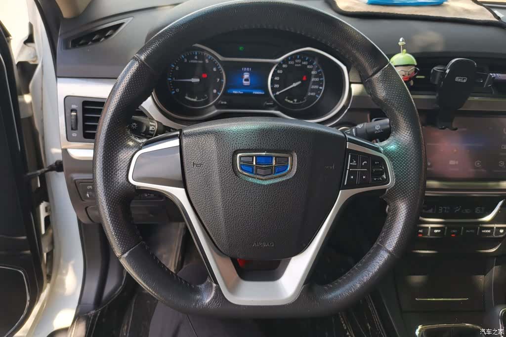 Geely Emgrand, 2018 15