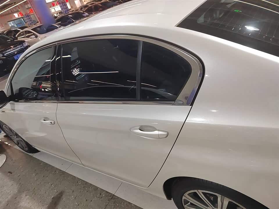 Peugeot 408