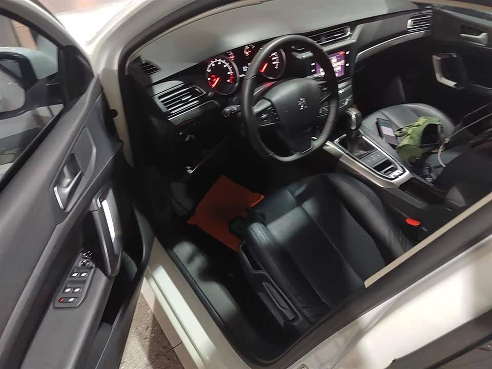 Peugeot 408