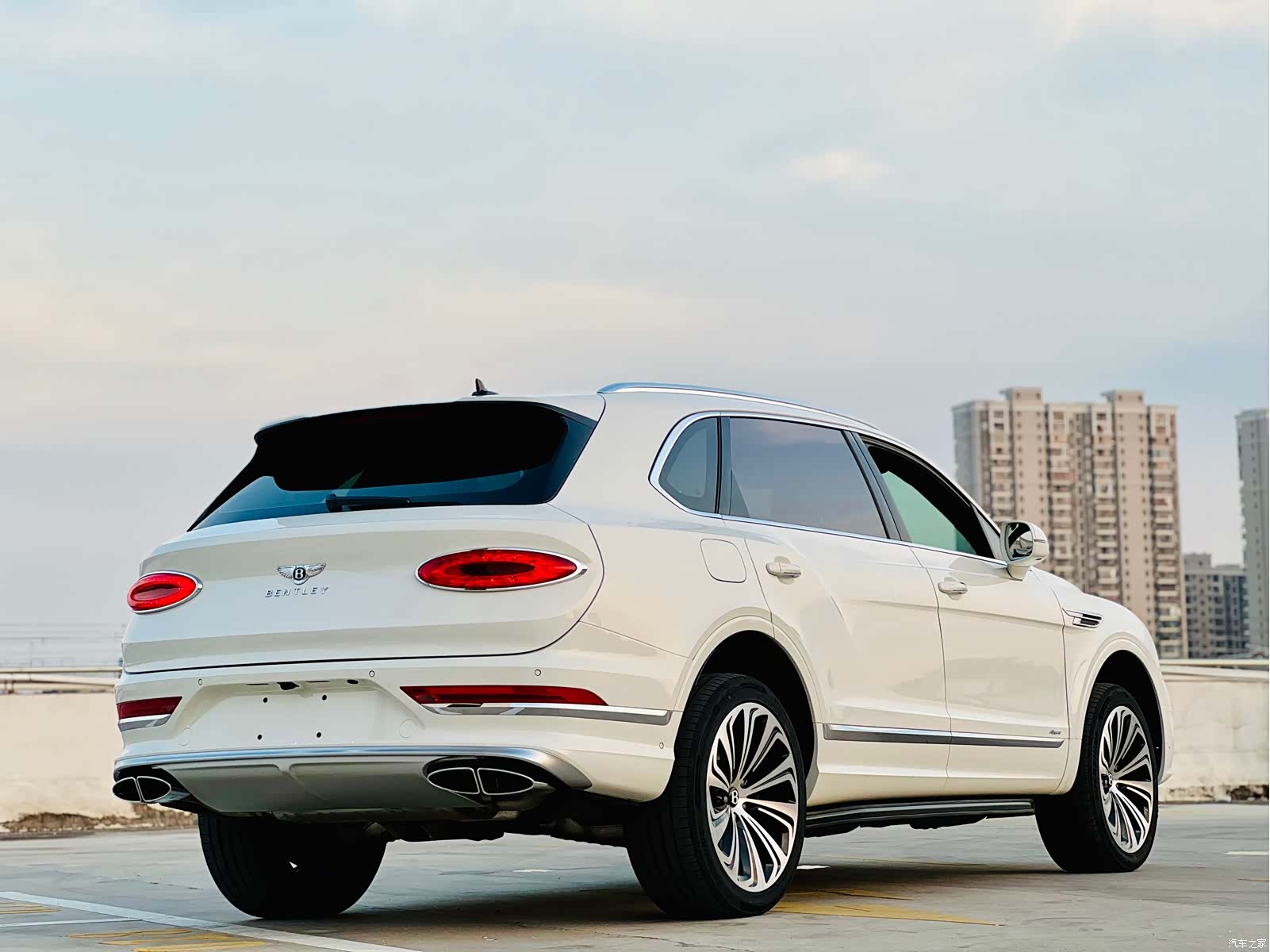 Bentley Bentayga, 2023 15