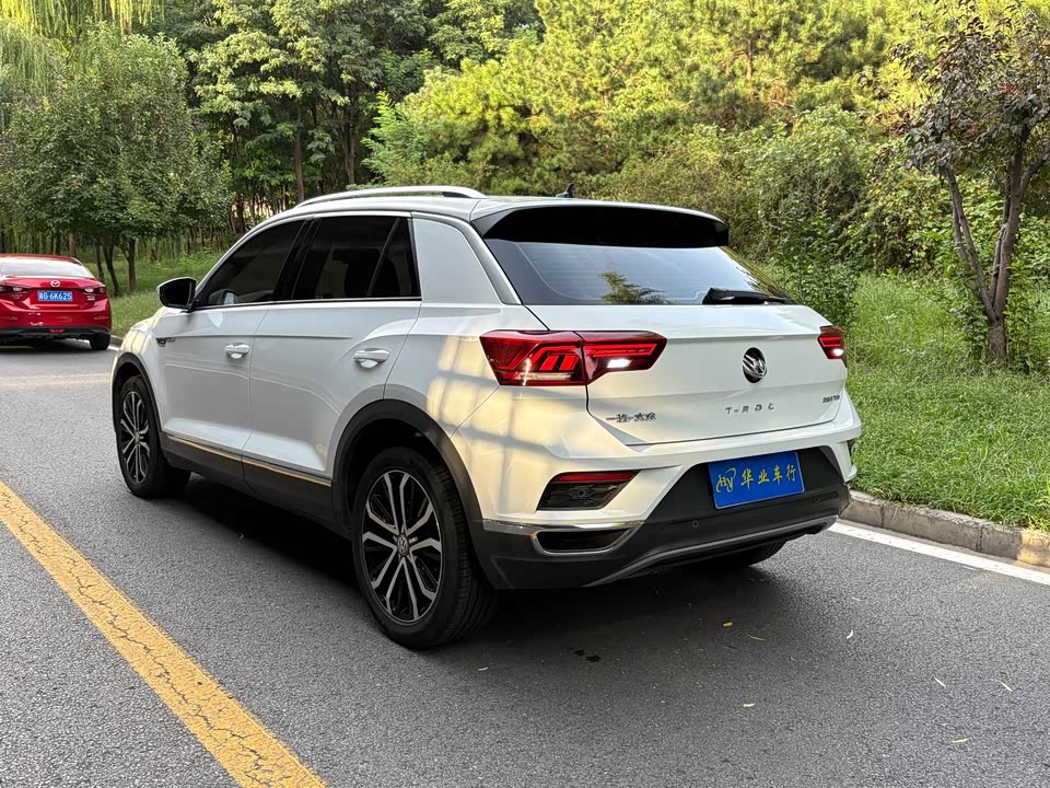 Volkswagen T-ROC exploring Songs