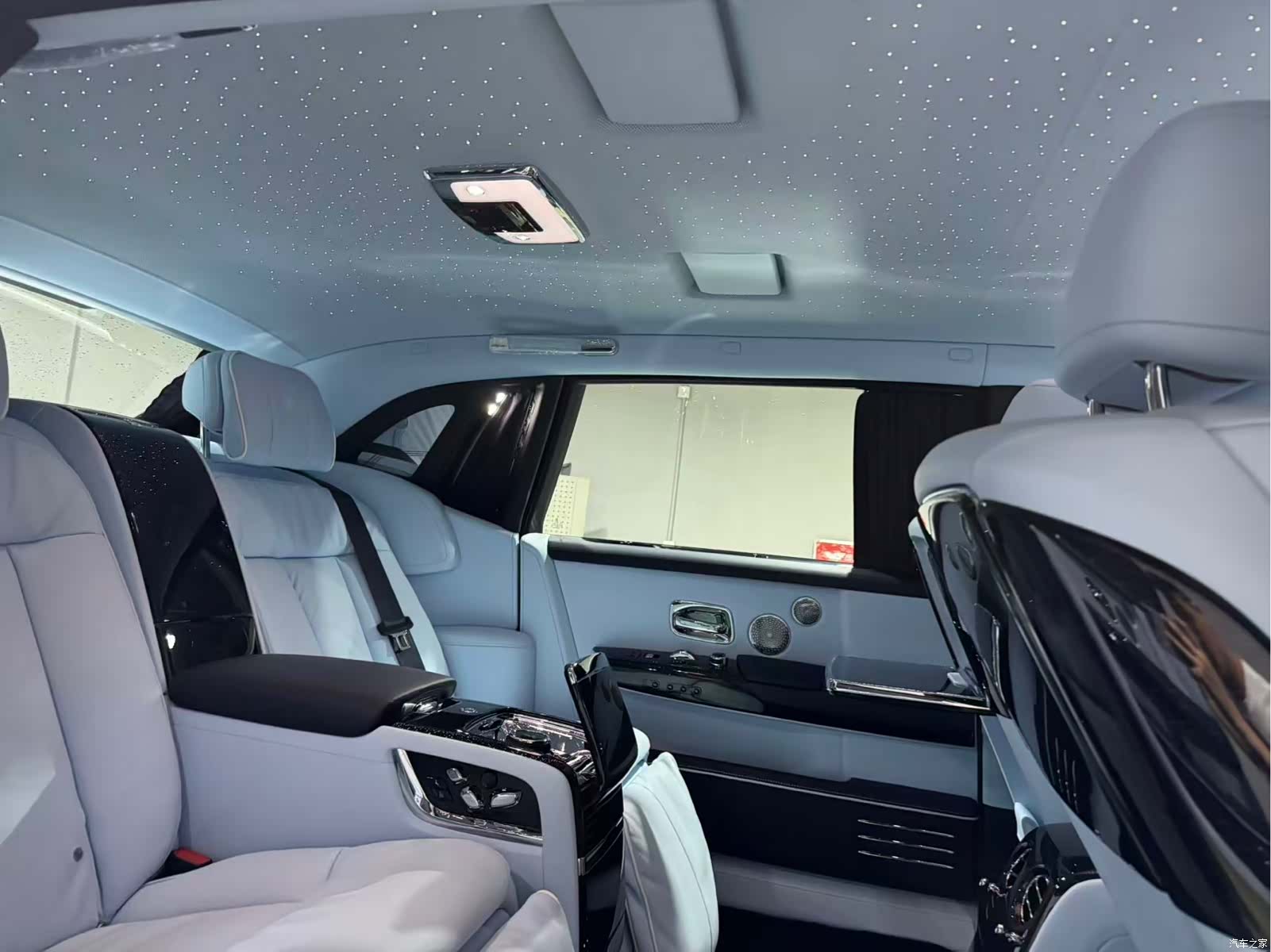 Rolls-Royce Phantom, 2024 14