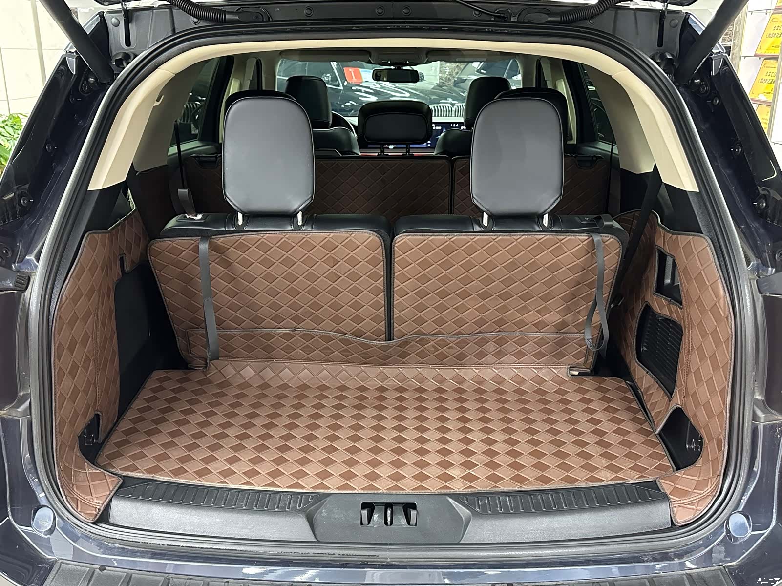 Ford Explorer, 2023 8