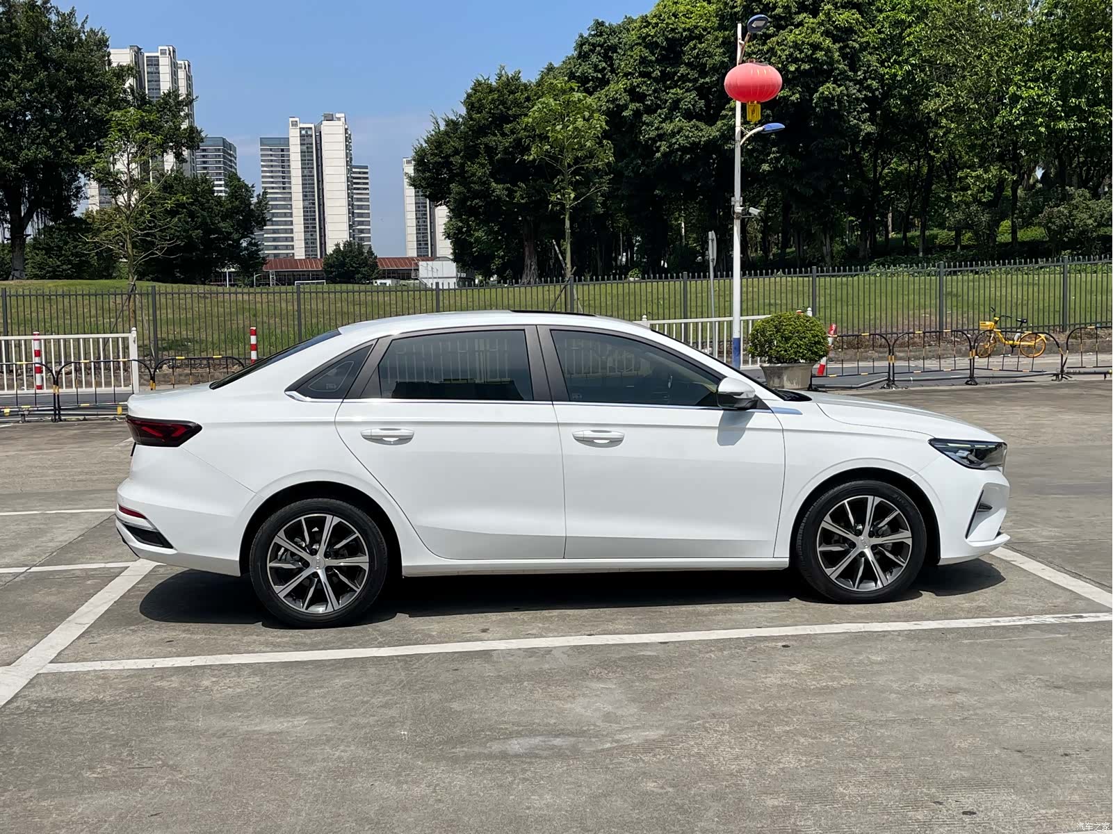Geely Emgrand, 2022 7