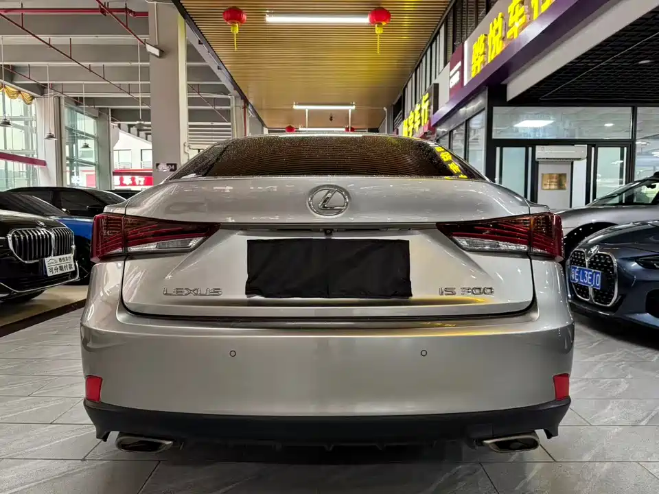 Lexus IS