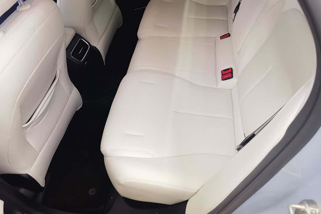 Geely Galaxy L6, 2024 11