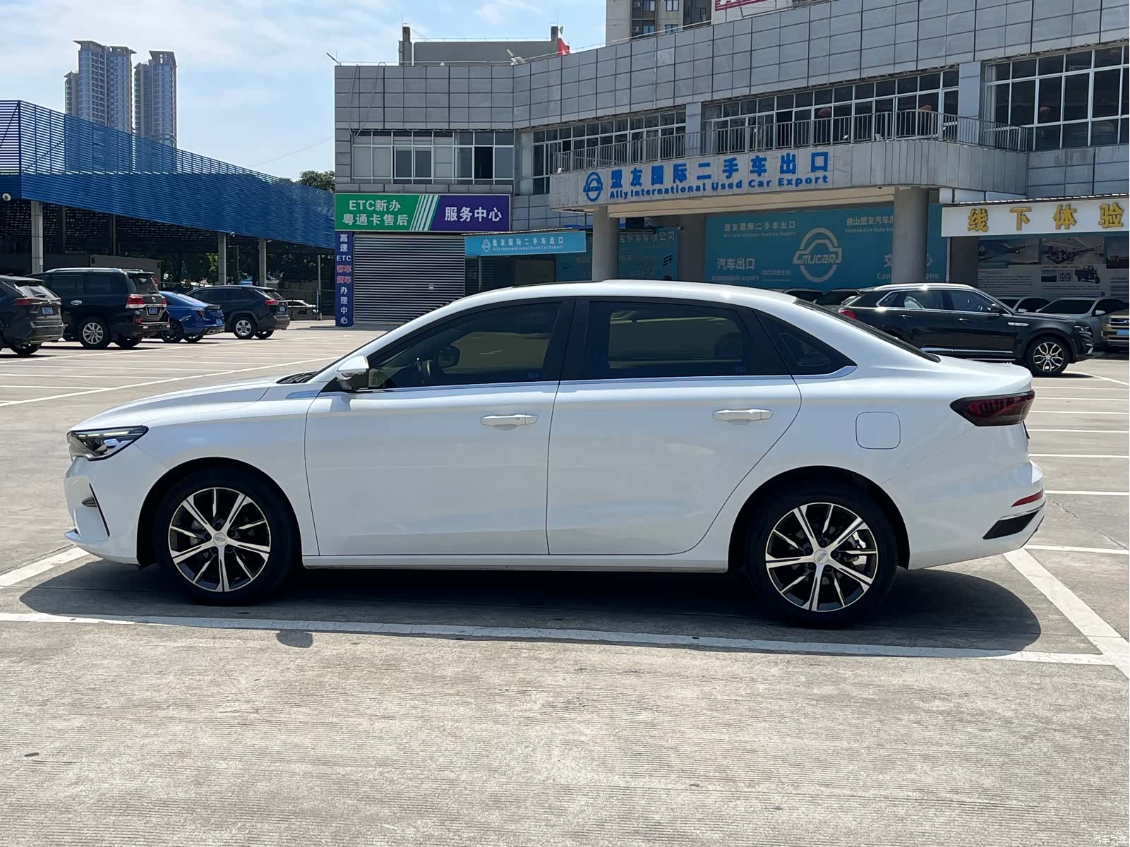 Geely Emgrand, 2022 9