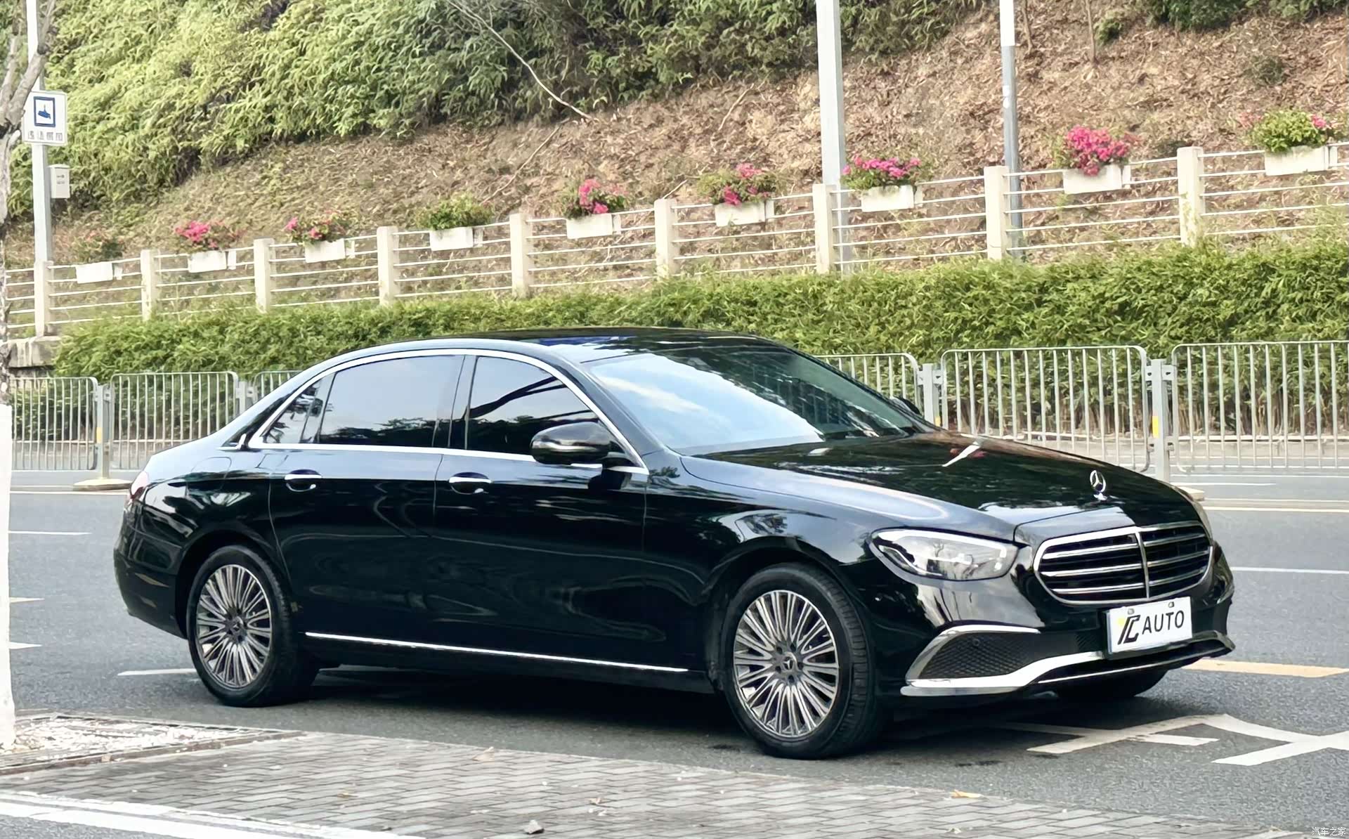 Mercedes-Benz E-Class, 2023 3