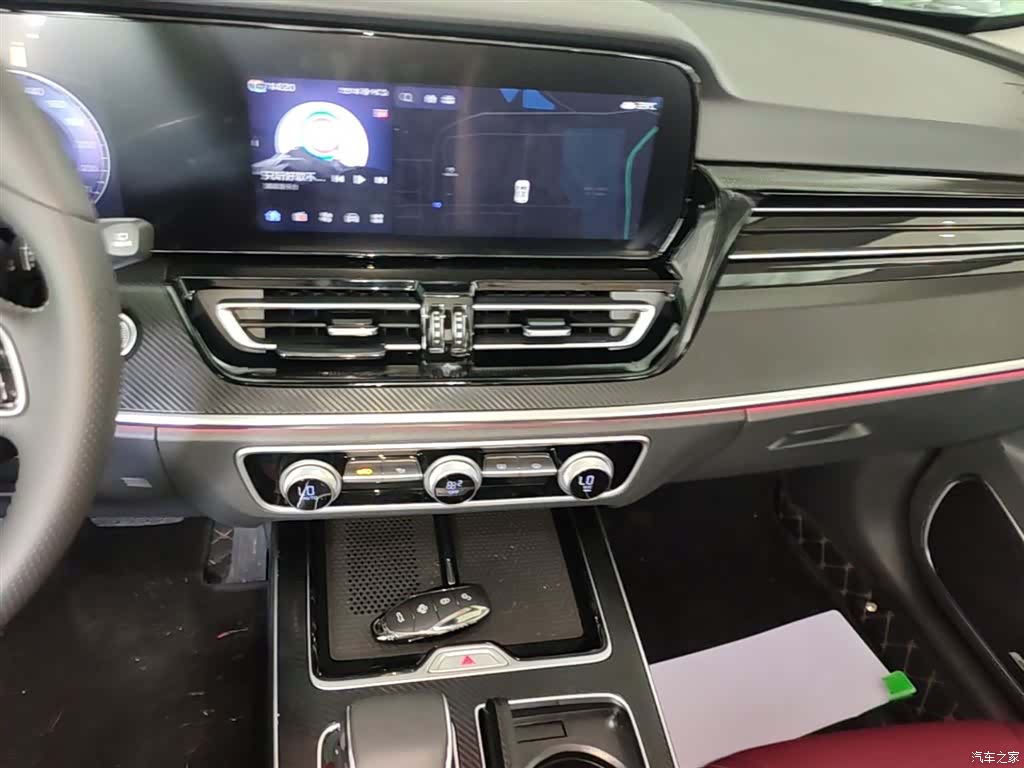 Hongqi HS5, 2025 13