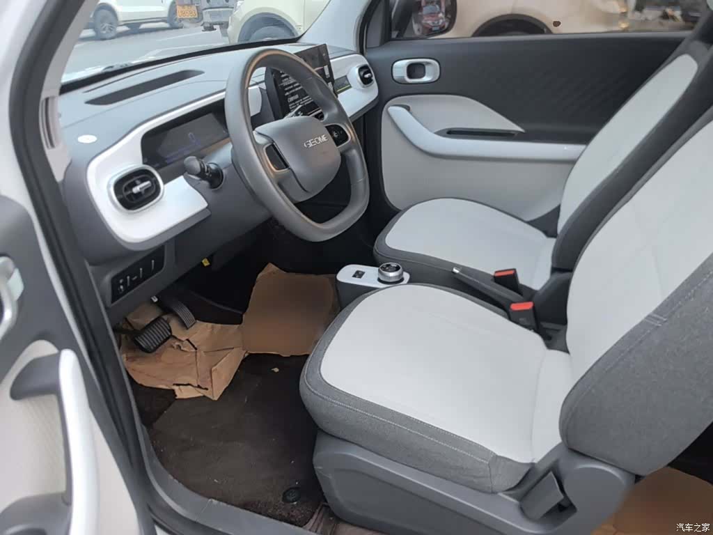 Geely Panda, 2025 15
