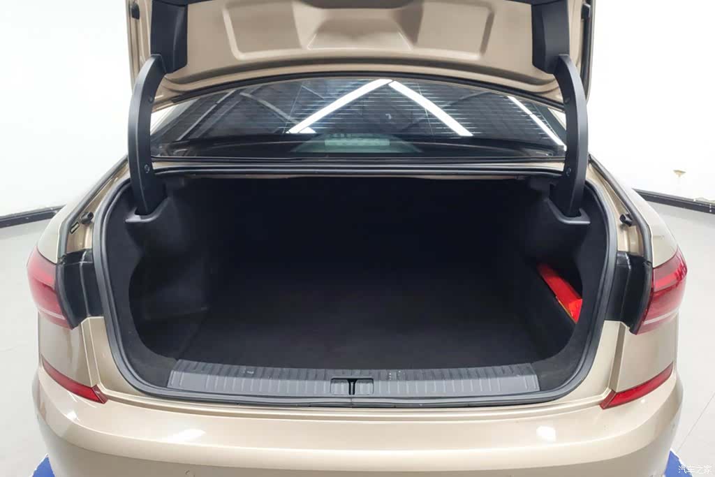 Volkswagen Passat, 2023 4