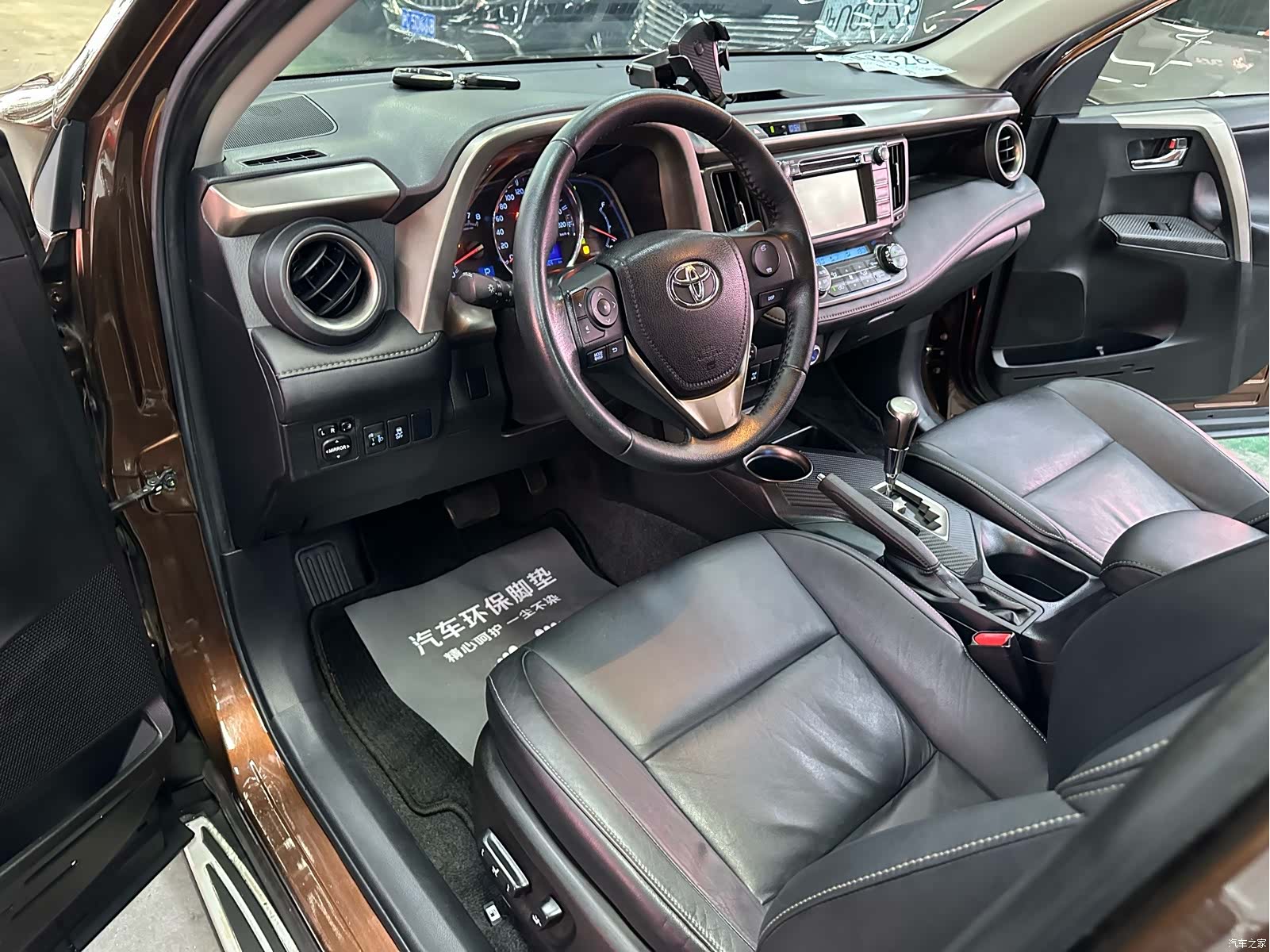 Toyota RAV4, 2015 8