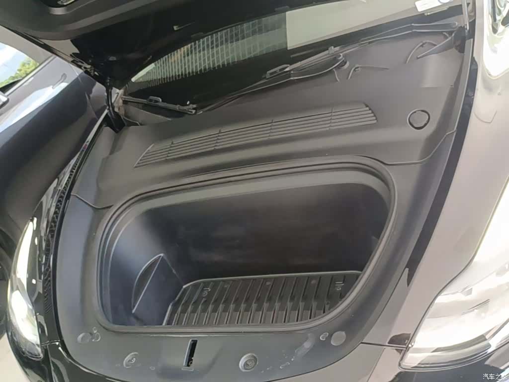 Tesla Model Y, 2023 20