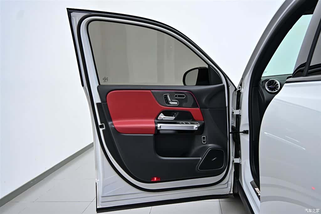 Mercedes-Benz GLB, 2023 16