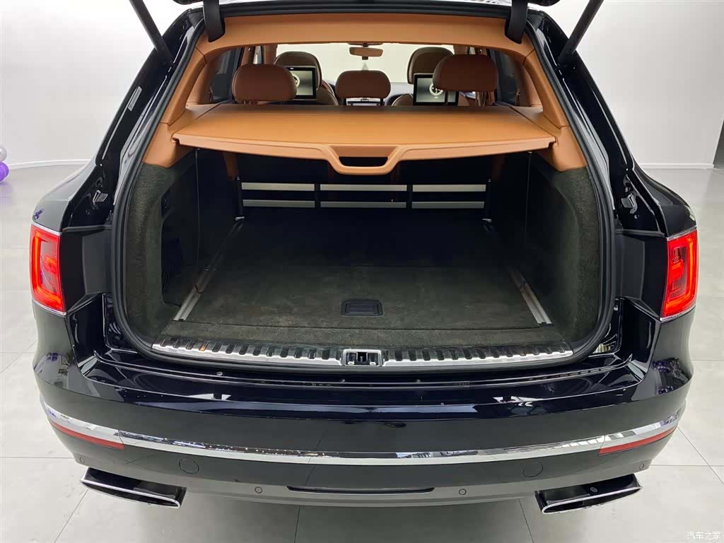 Bentley Bentayga, 2018 31