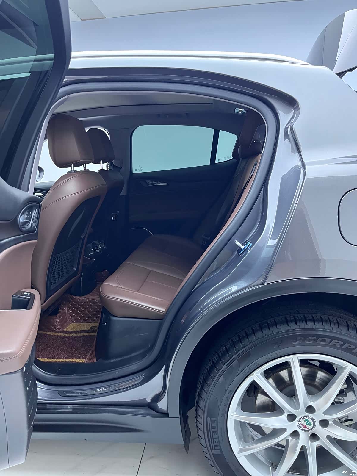 Alfa Romeo Stelvio, 2019 9