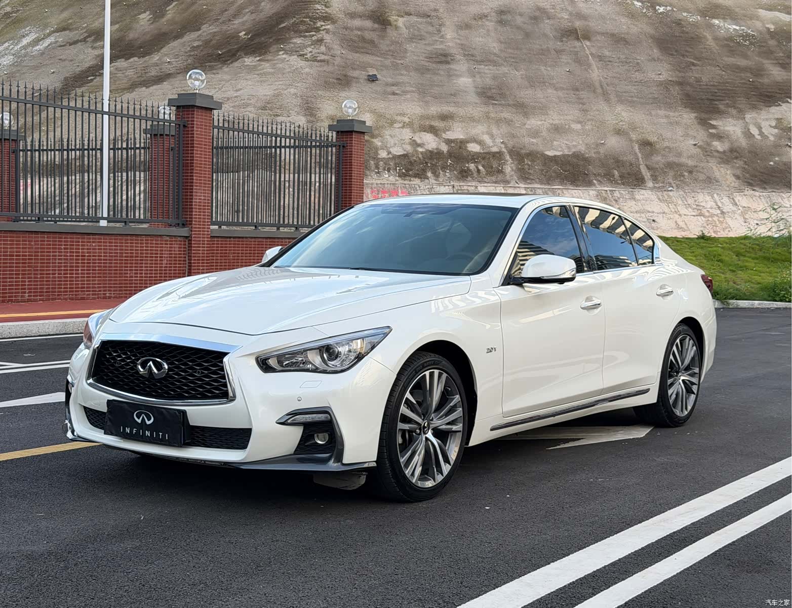 Infiniti Q50L