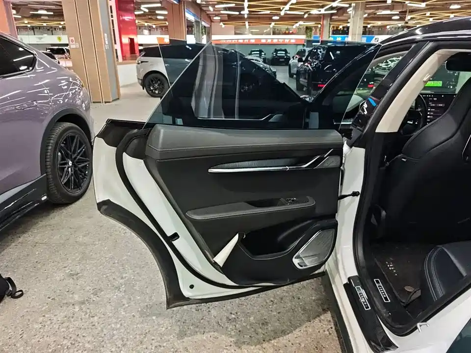 Zeekr 001