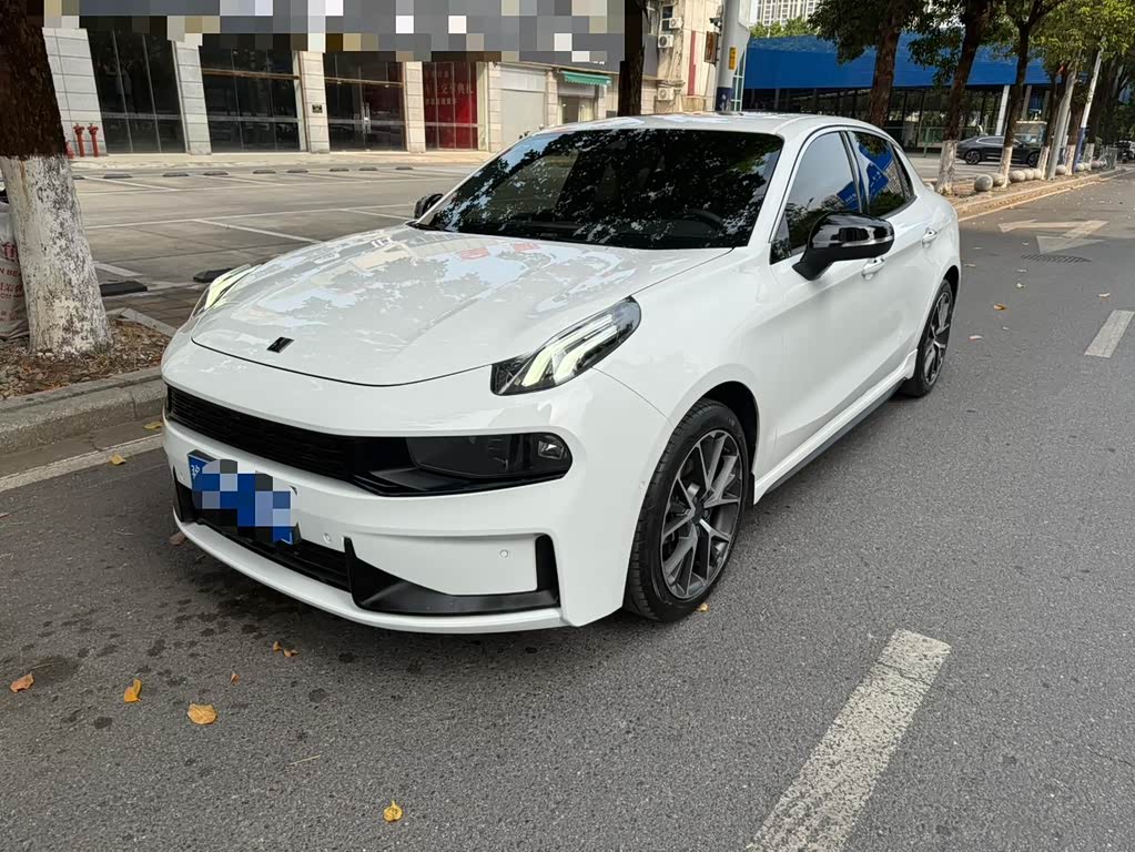 Lynk & Co 03