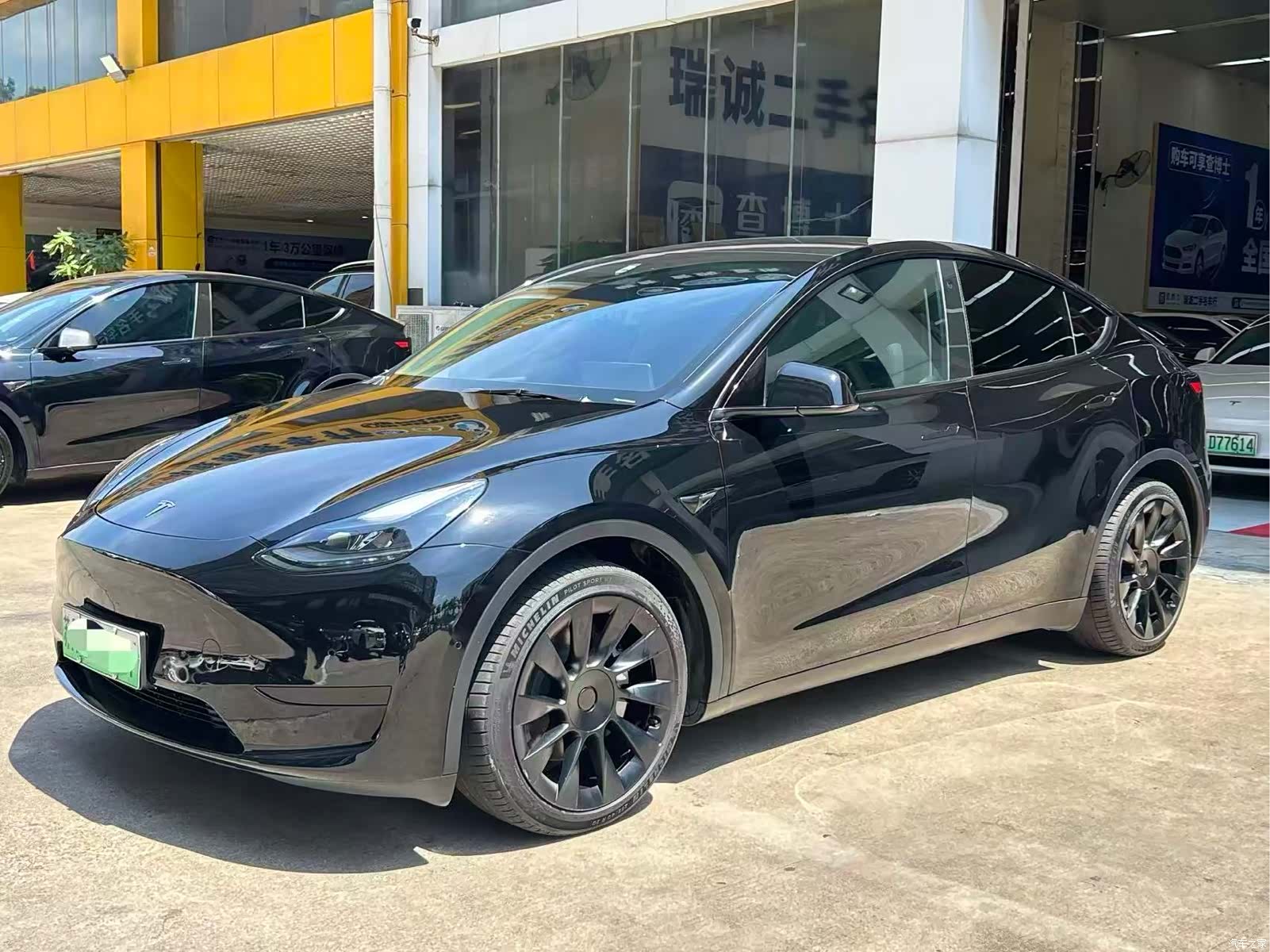 Model Y, 2022 1