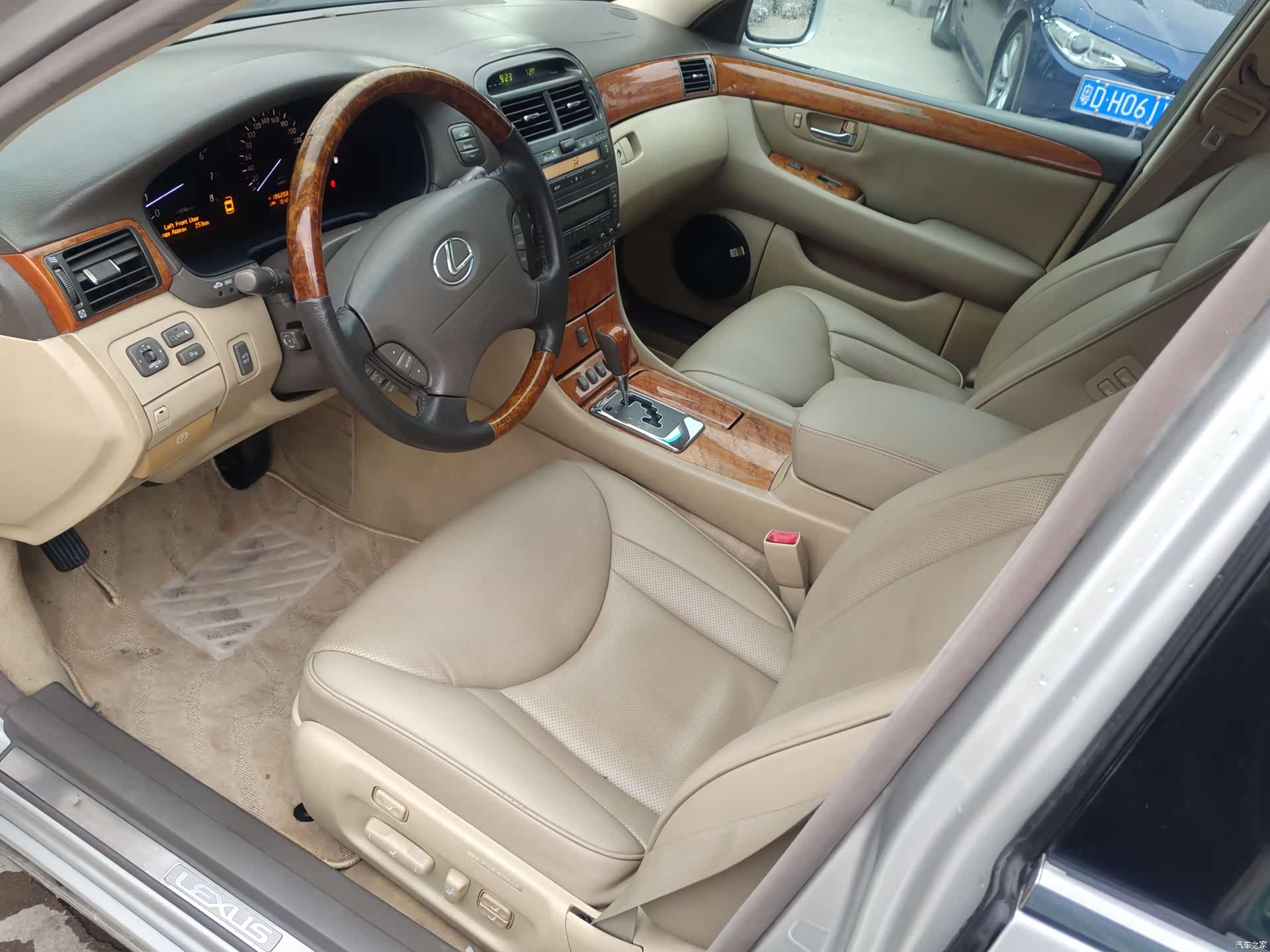 Lexus LS, 2005 11
