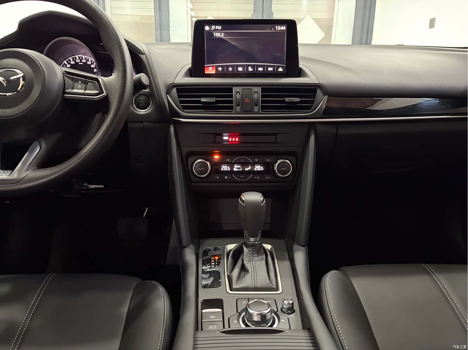 Mazda CX-4, 2023 9