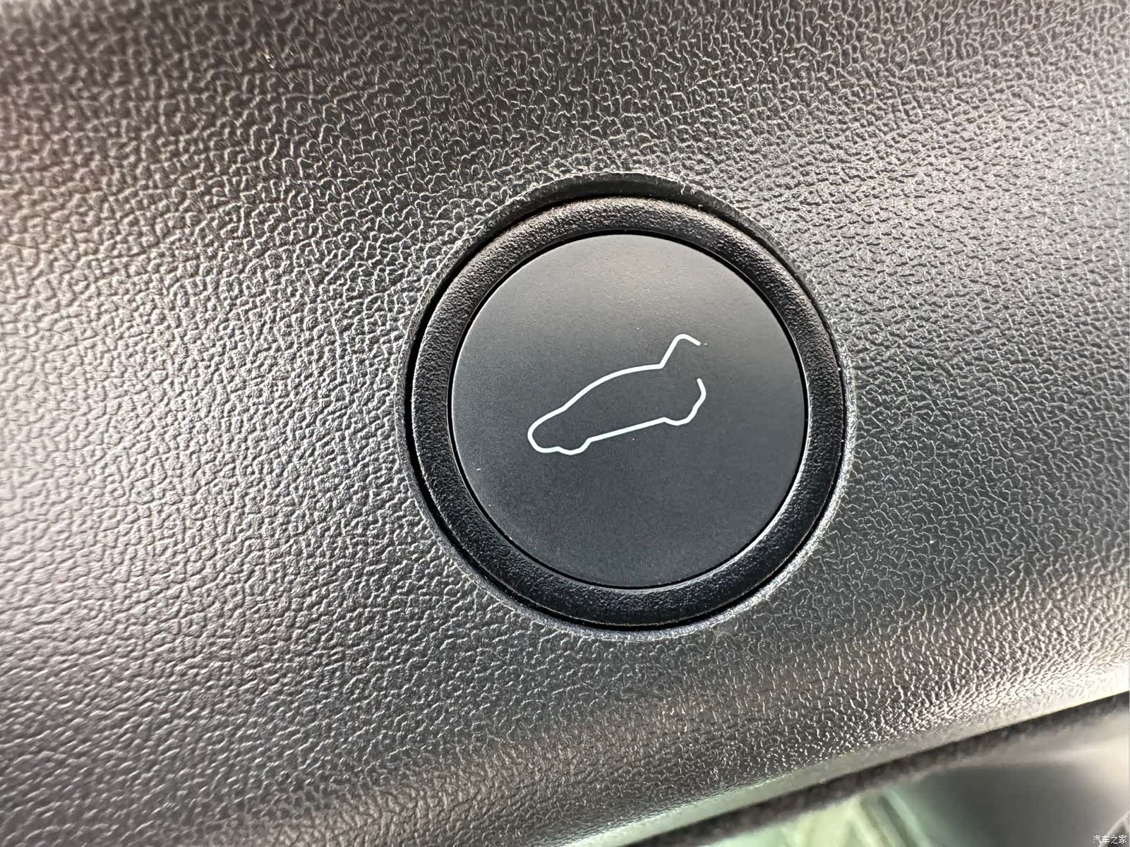 Tesla Model Y, 2023 19