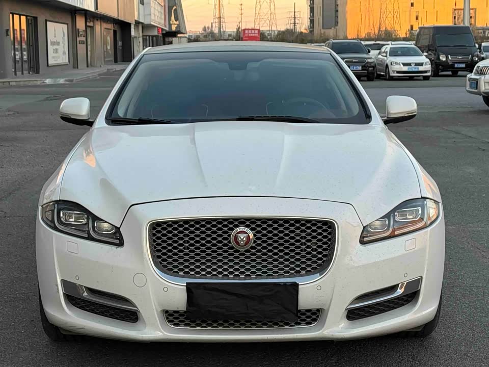 Jaguar XJ