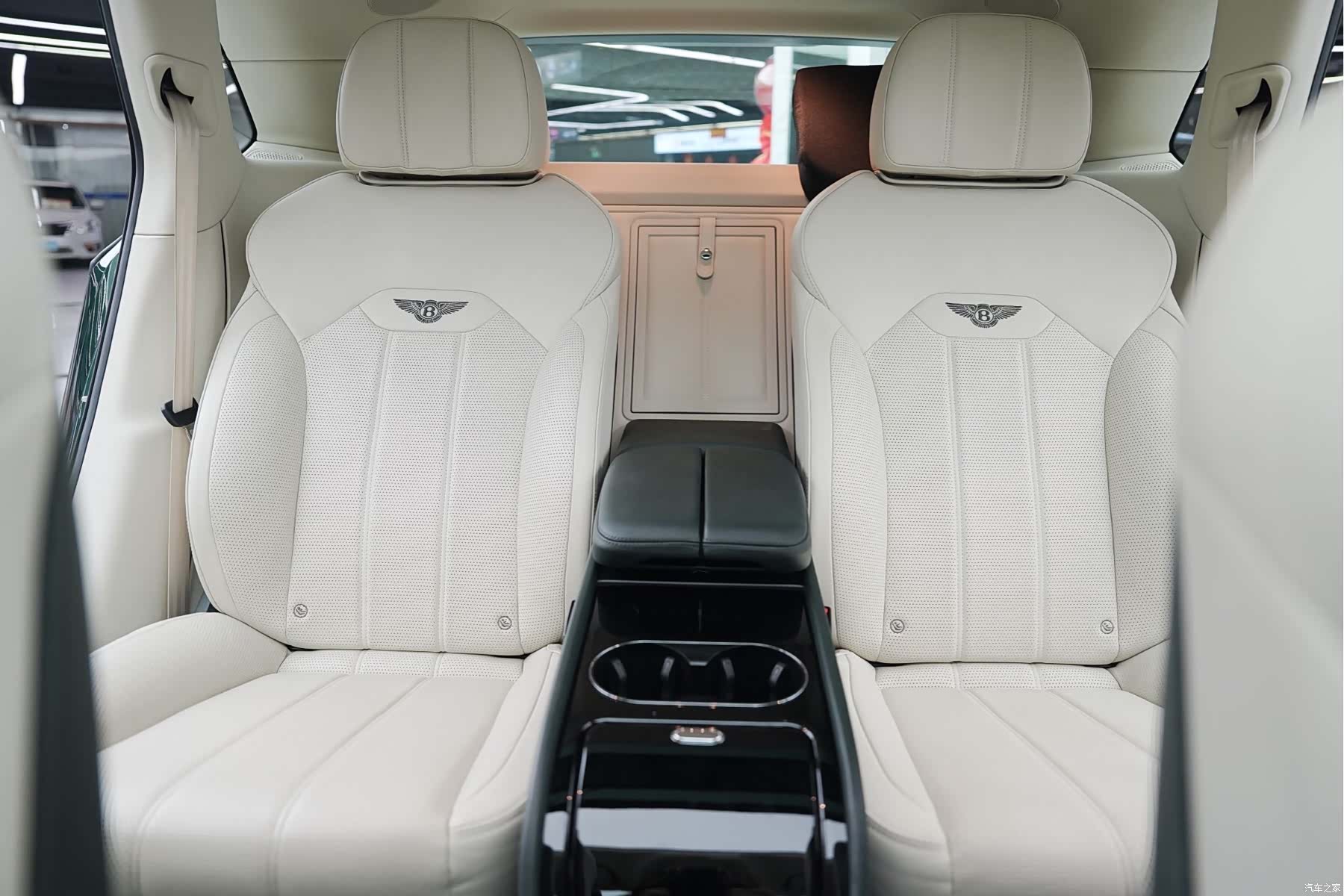 Bentley Bentayga, 2021 6