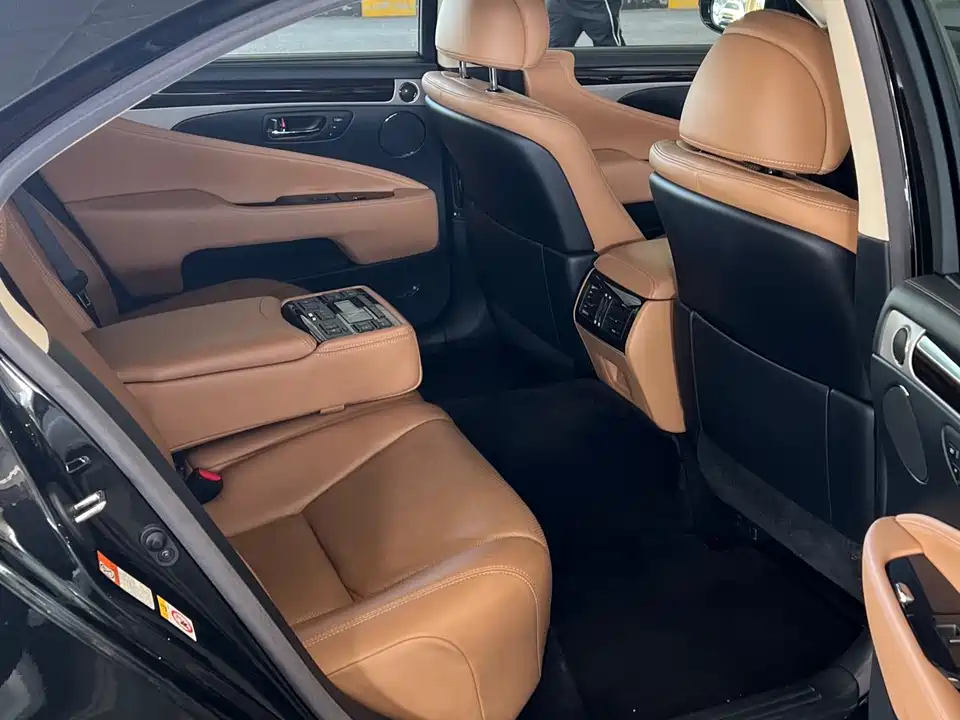 Lexus LS