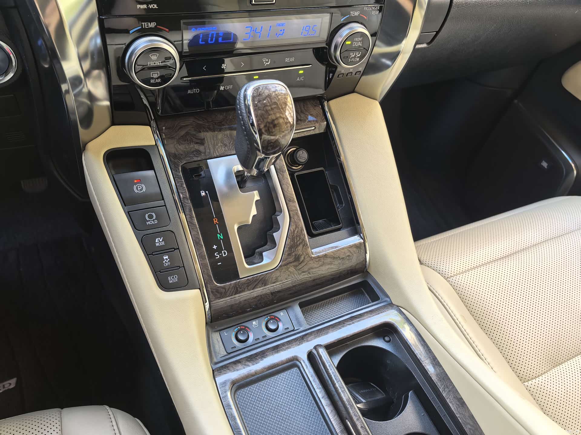 Toyota Alphard, 2021 6