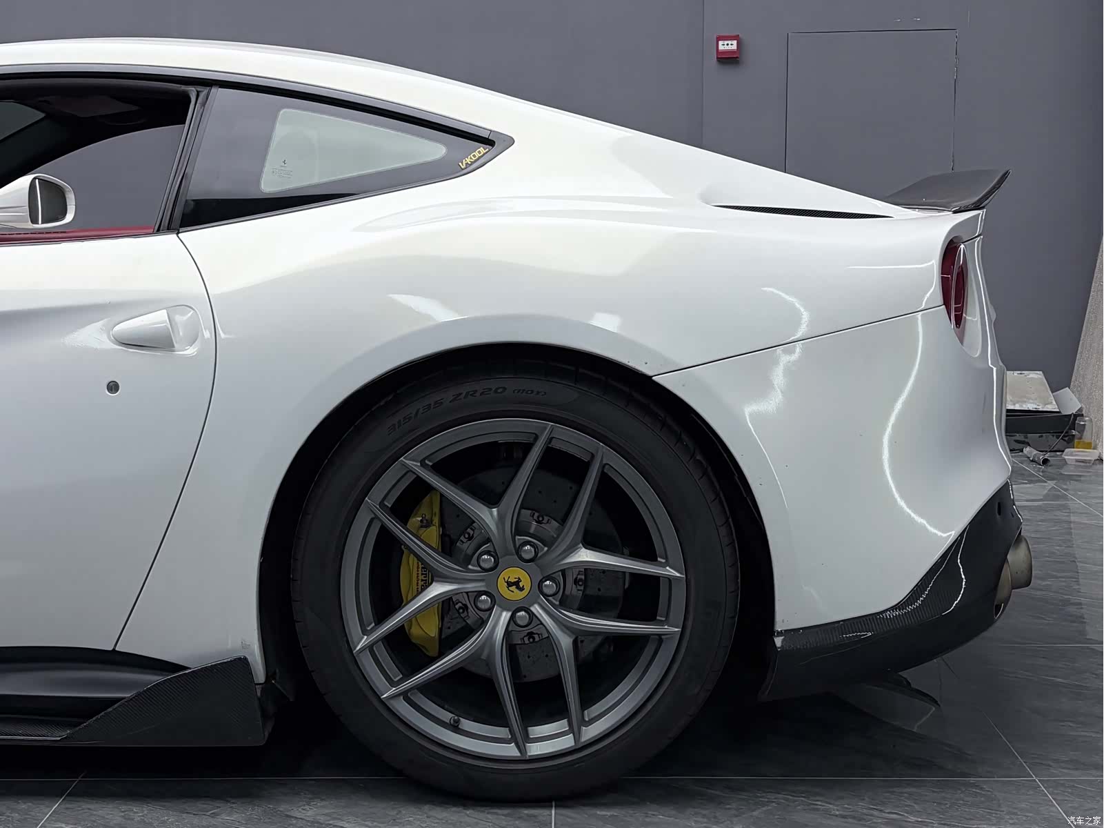 Ferrari F12ber, 2014 8