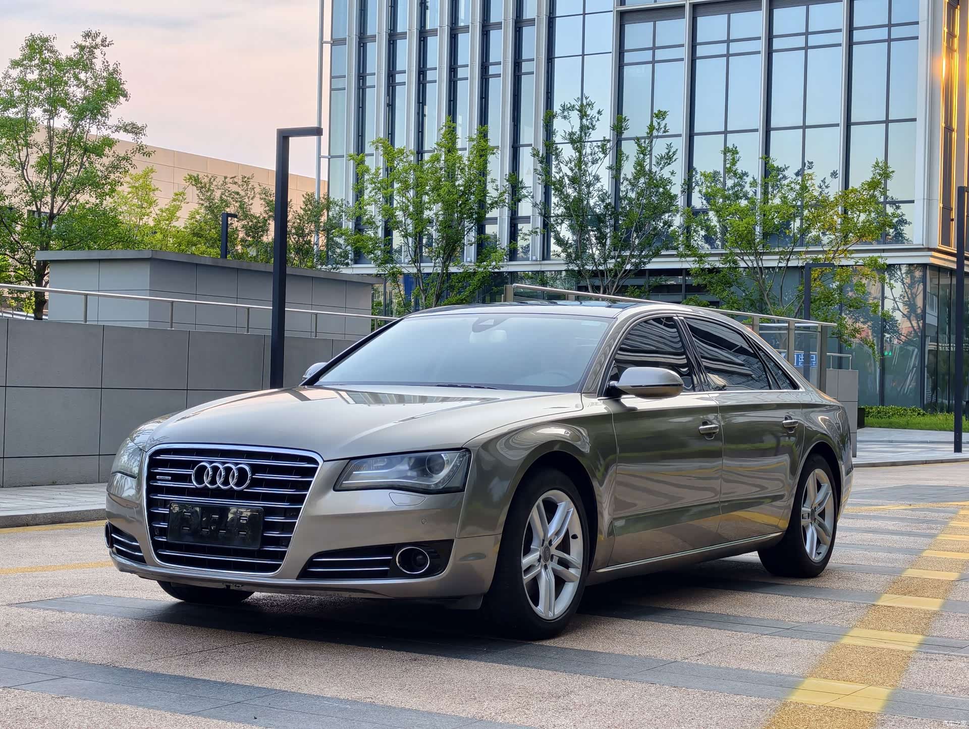 Audi A8L, 2011 1