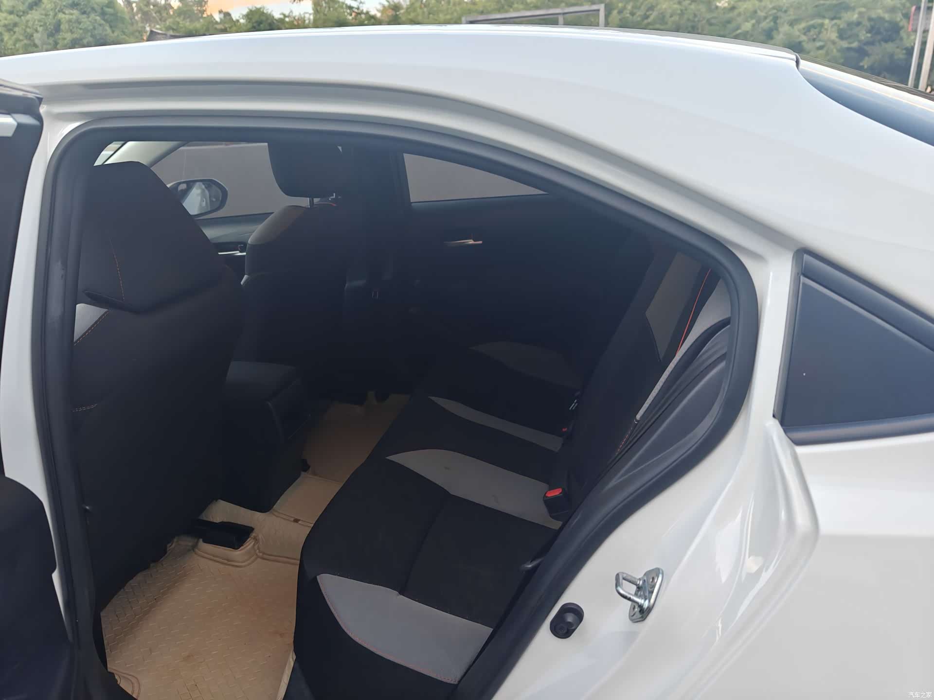 Toyota Corolla, 2023 все фото