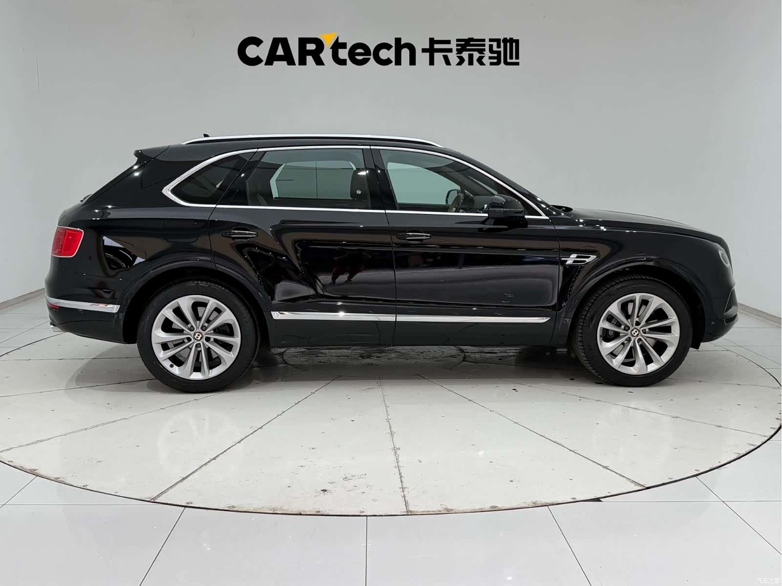 Bentley Bentayga, 2019 12