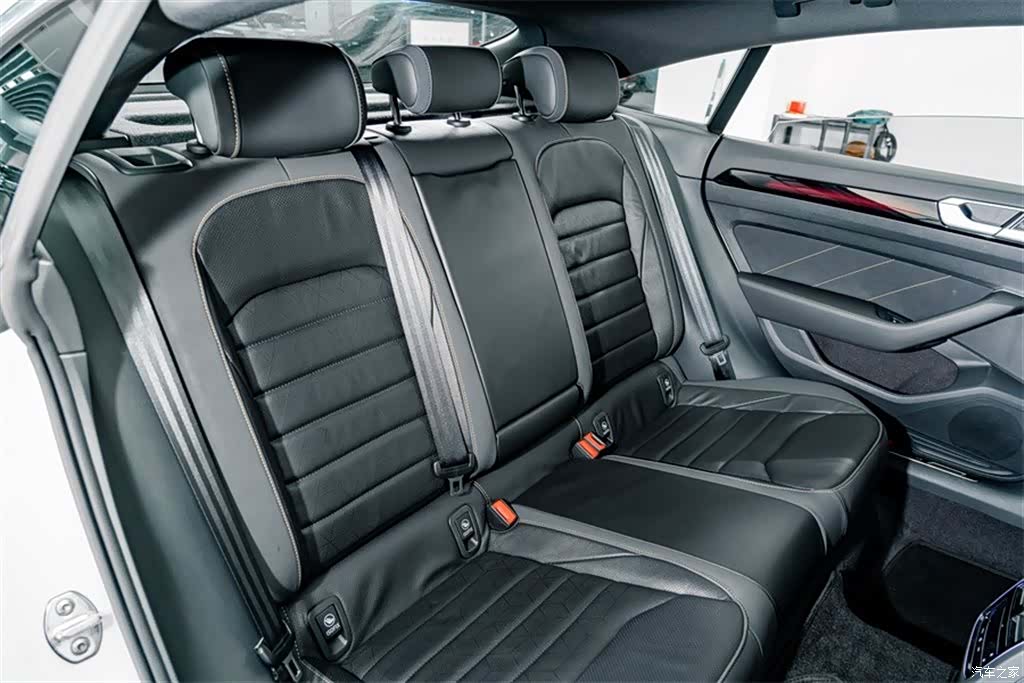 Volkswagen CC, 2024 21