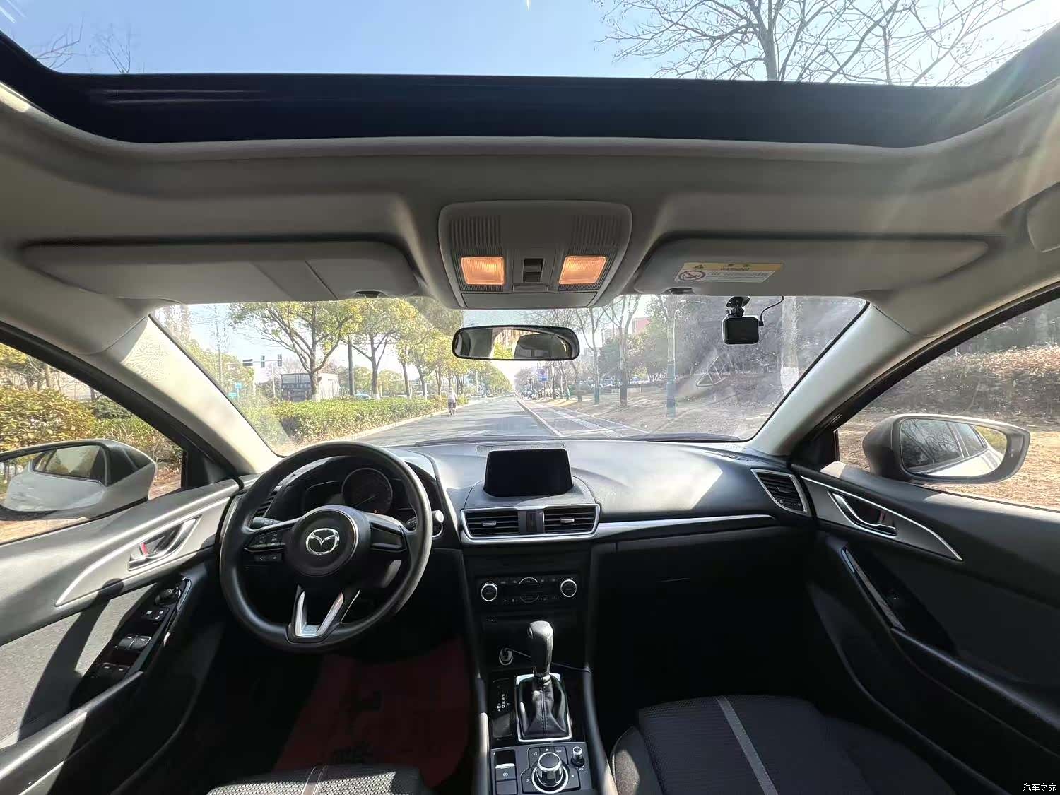 Mazda Mazda3, 2017 8