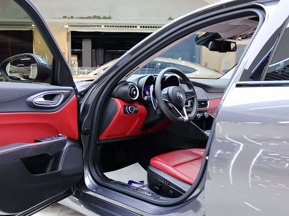 Alfa Romeo Giulia Alfa Romeo Giulia