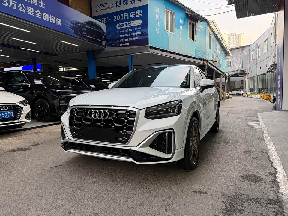 Audi Q2L