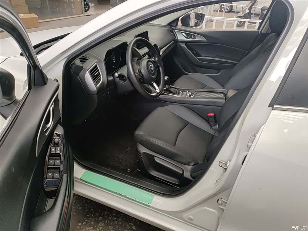 Mazda Mazda3, 2017 16