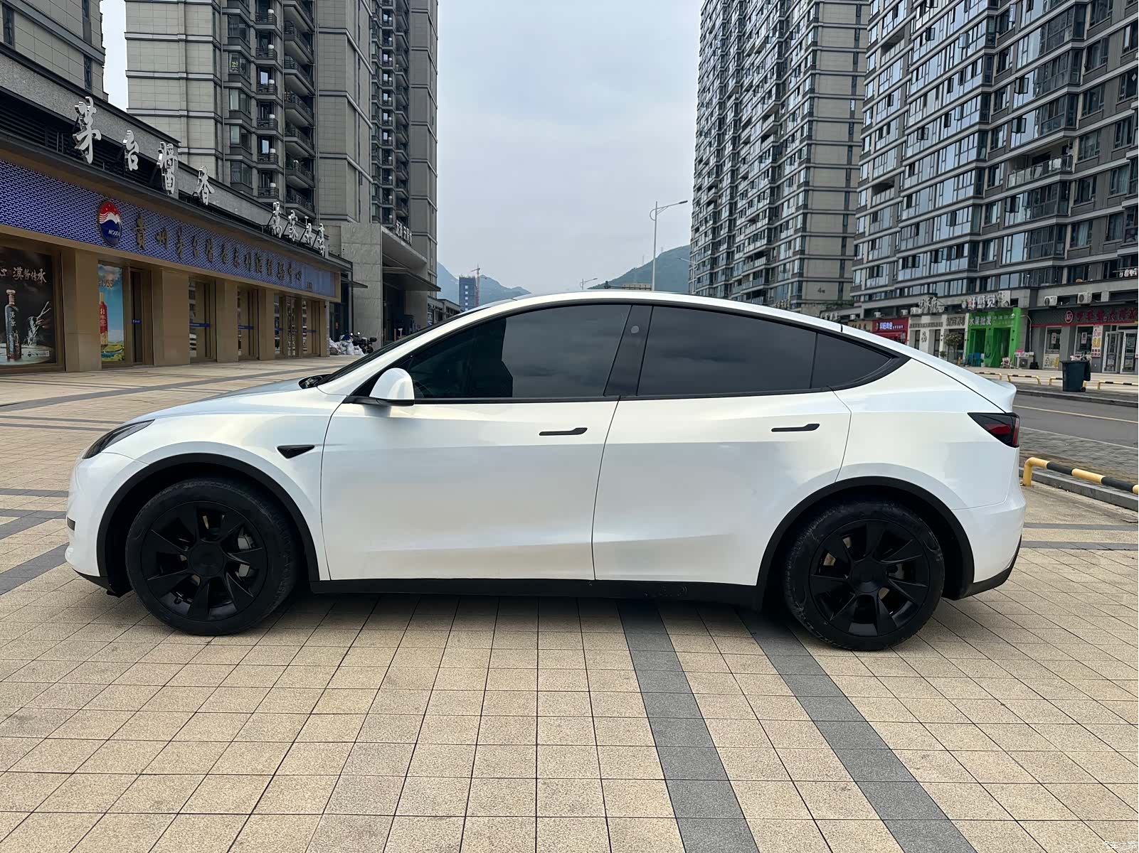 Tesla Model Y, 2024 10